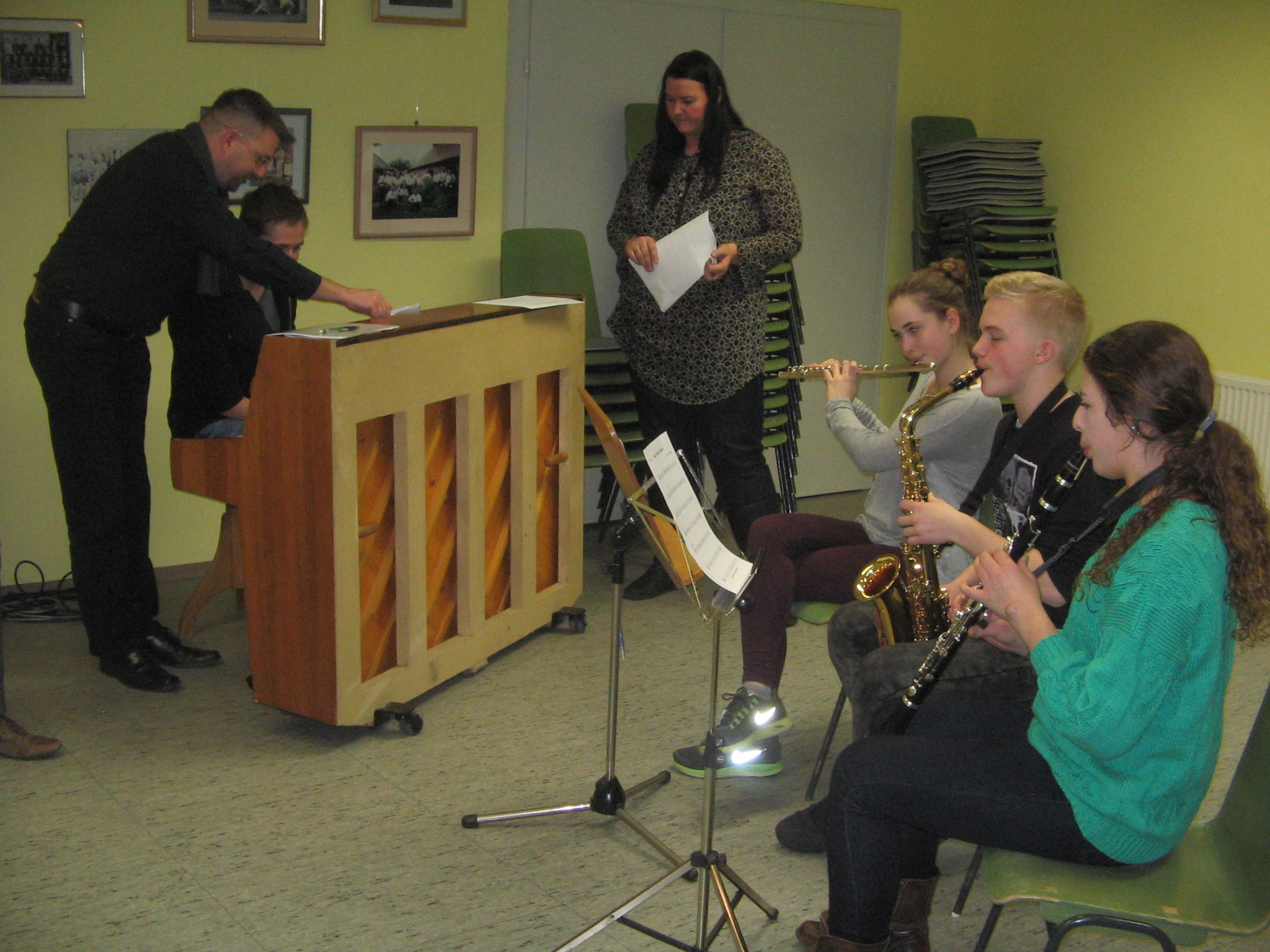 Familiengottesdienst zum 1. Advent mit Spiel der Konfirmanden und der Jugendband