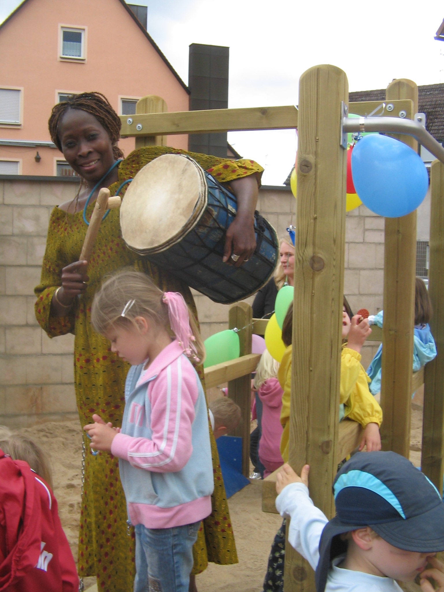 "Musik verbindet Menschen": Trommelkonzert des Kindergartens St. Matthäus Vach
