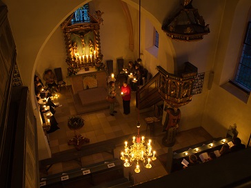 Osternacht: "vom Dunkel ins Licht"