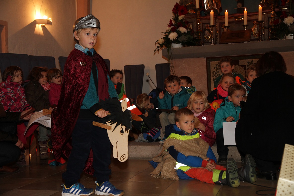 Martinsgottesdienst des Kindergartens: "Kinder lernen teilen wie Martin"