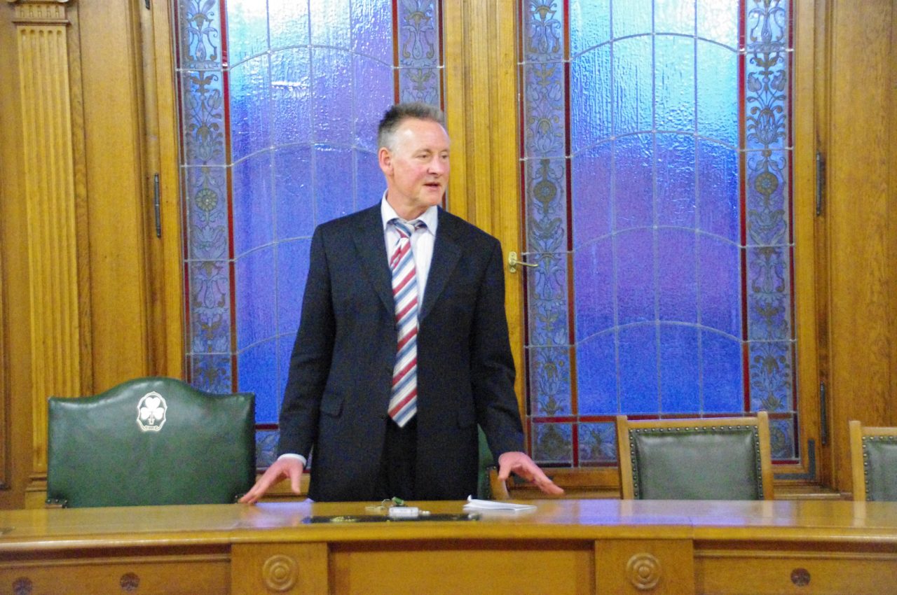 Männerrunde: Arbeit im Rathaus