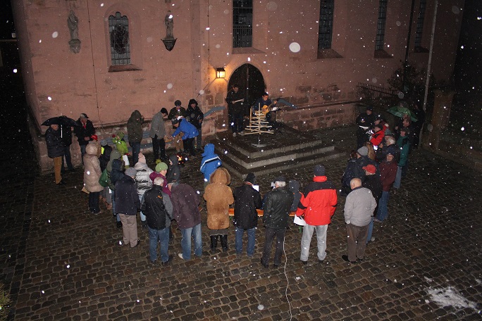 Männerrunde Vach: „Lebendiges Adventsfenster“