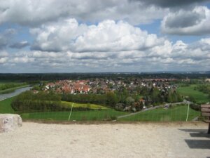 Blick vom Solarberg Richtung St. Matthäus Vach Am 29.5.2025 ruft wieder der Berg! Kommen Sie!